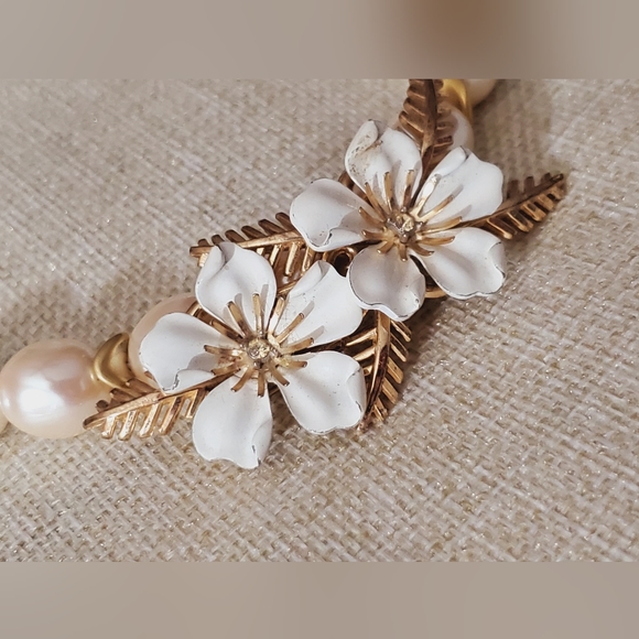 Trifari white gold enamel flower brooch RARE HTF 50's 60's signed vintage estate - Picture 13 of 16